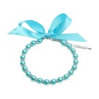 Bow-embellished pearl pet collar
