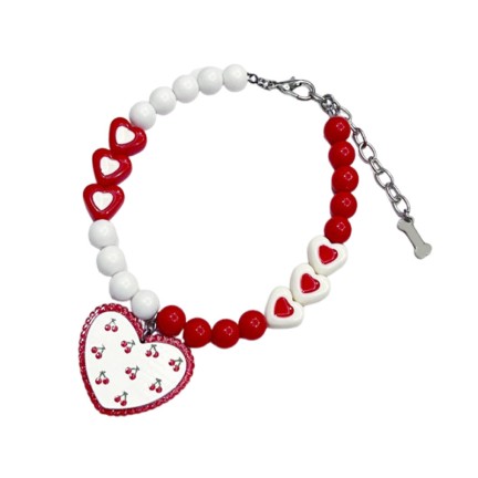 Heart-shaped ribbon-embellished pet collar