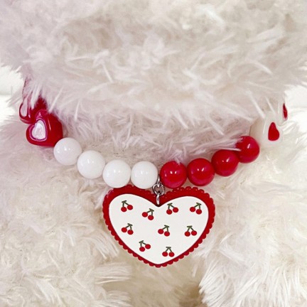 Heart-shaped ribbon-embellished pet collar