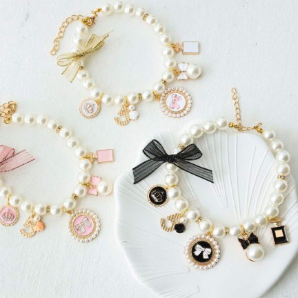 Fashionable bow embellished pet collar